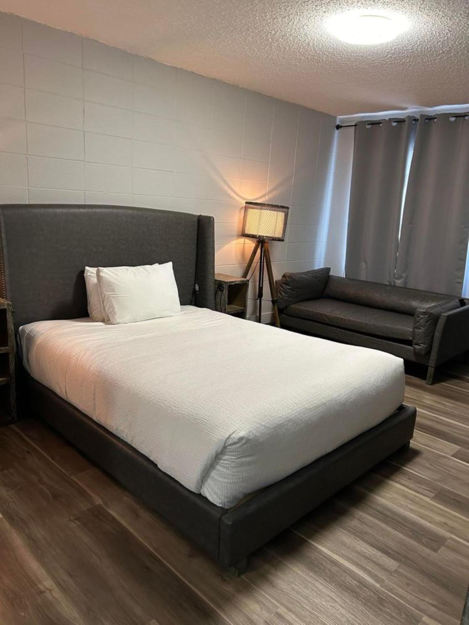 Parkside Hotel Grande Prairie